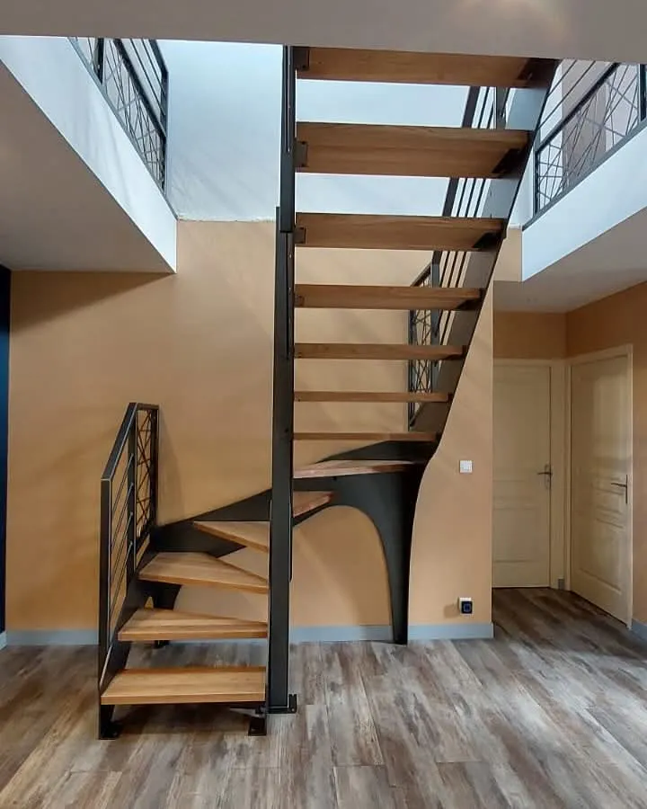 Escalier moderne bois et métal avec mezzanine