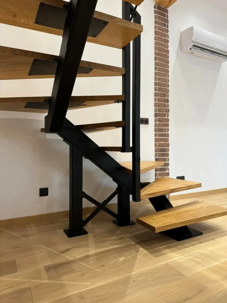 Escalier moderne bois et métal intérieur design