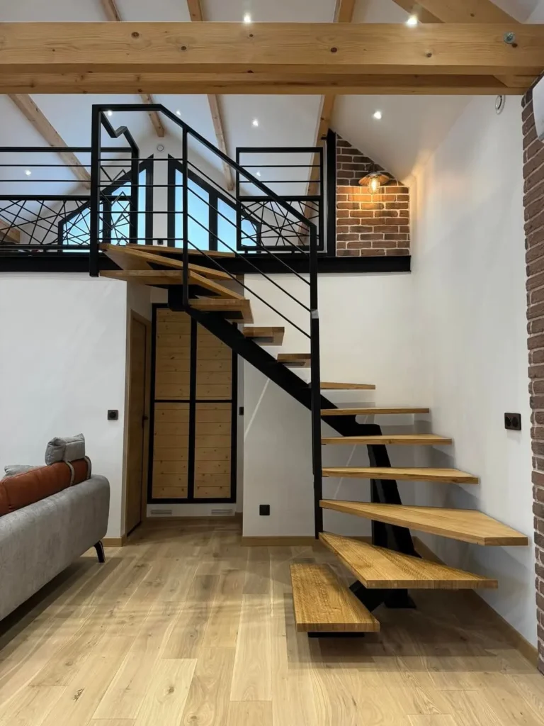 Escalier moderne bois et métal dans loft